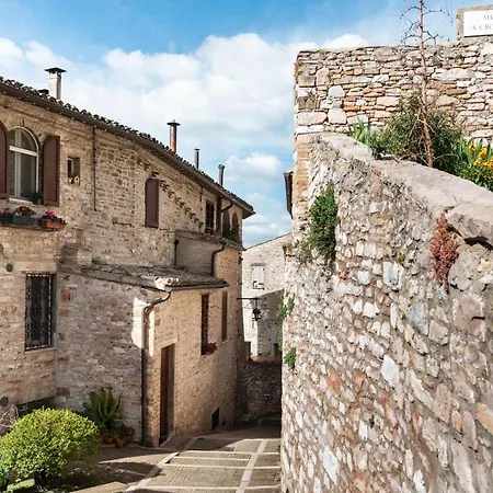 Casa Clara - A Due Minuti Dalla Piazza Del Comune Appartamento